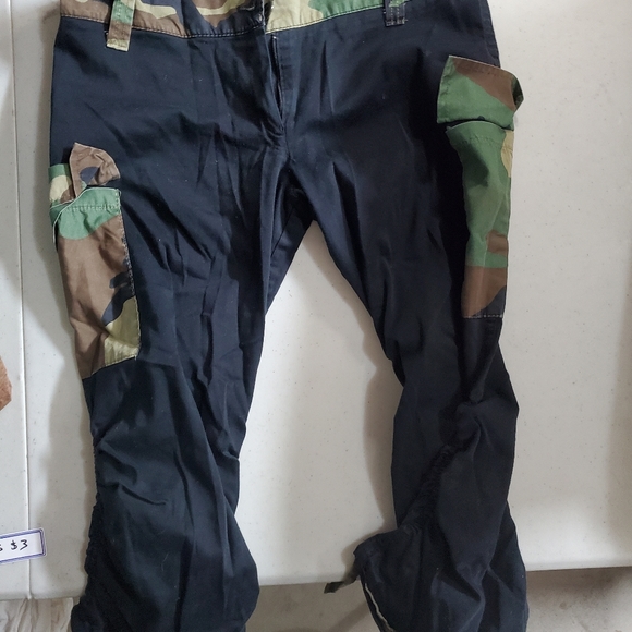 Cargo, Knee length, Camo Pants - Picture 3 of 3